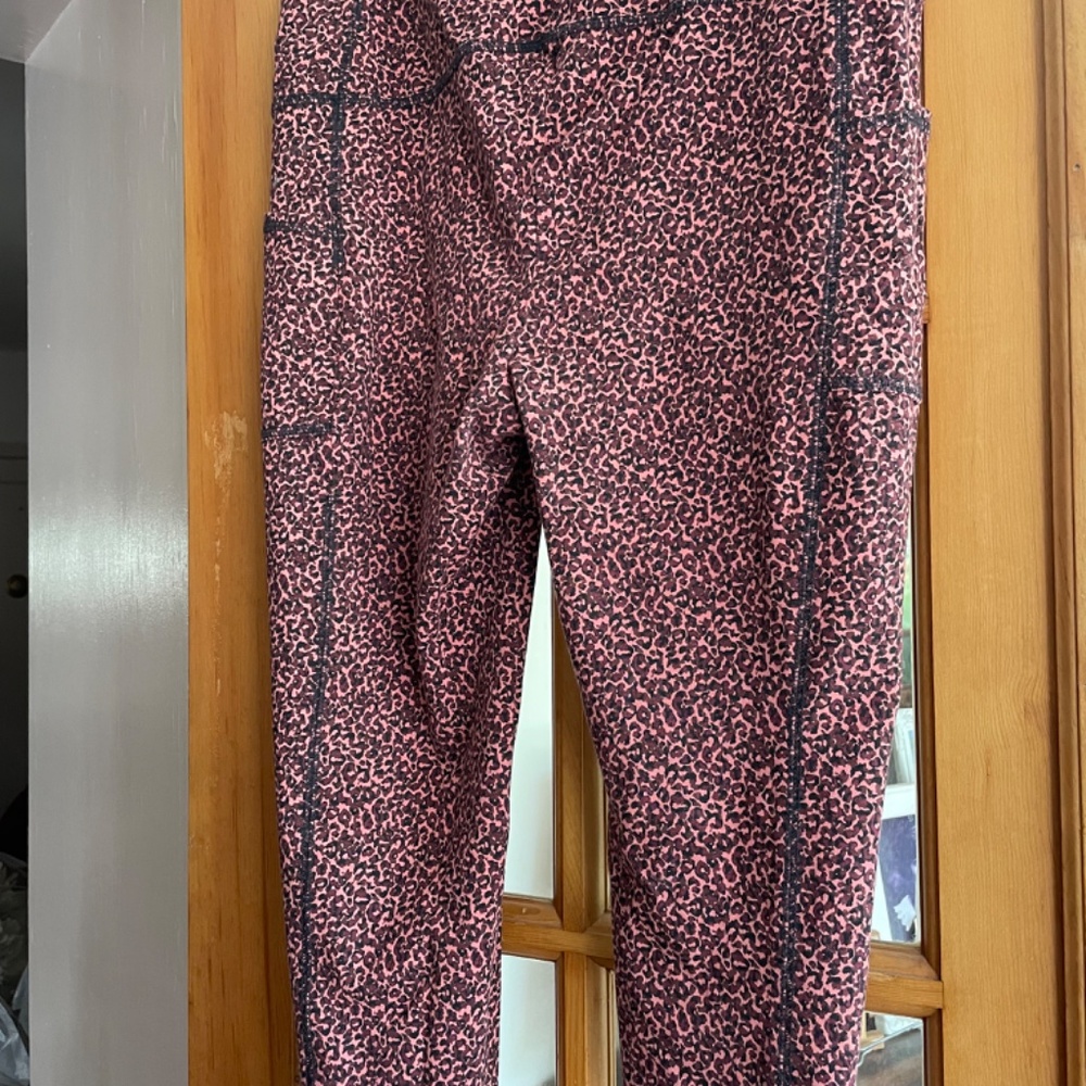 *SALE*Chicos Zenergy -Animal Print leggings w/ Pockets size 2R